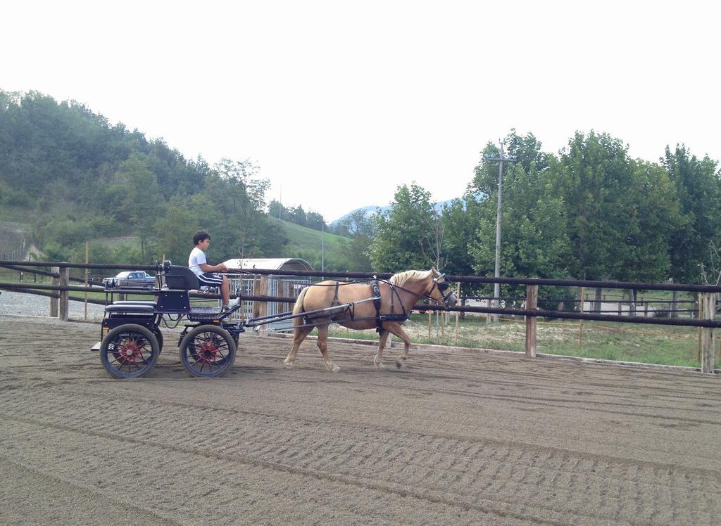 Agriturismo Ca Bella Villa San Sebastiano Curone ภายนอก รูปภาพ